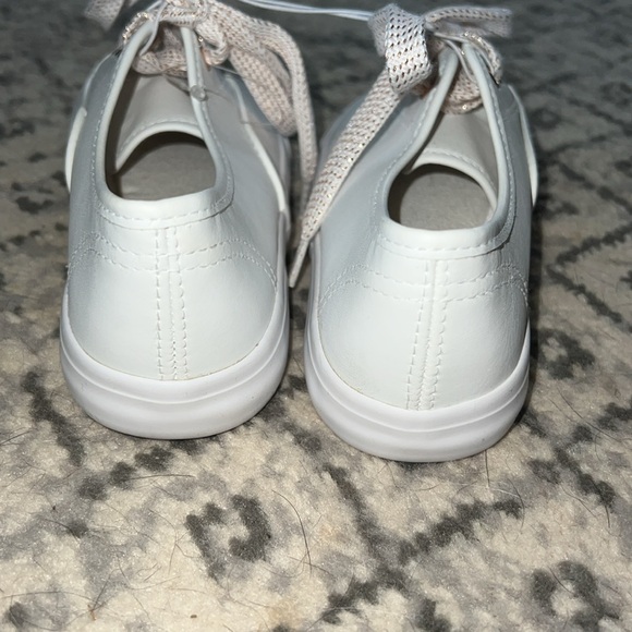Size 2 Gigil Whitew Sneaker with Glittery Shoe Laces.  New without Tags - Picture 6 of 8